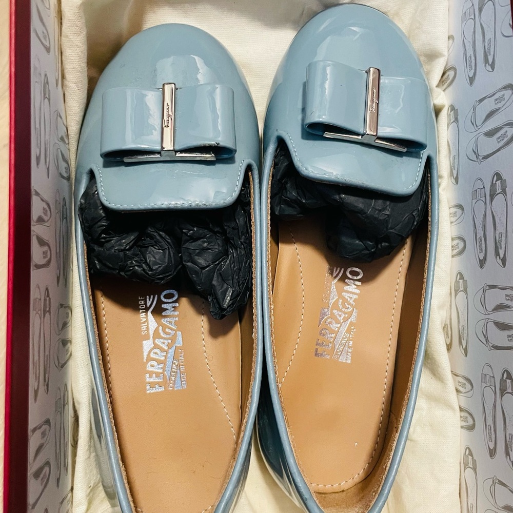 Ferragamo baby blue leather shoes with bow tie